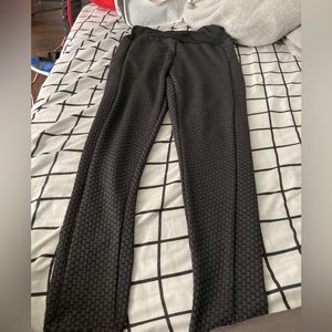 Black or greyish leggings!